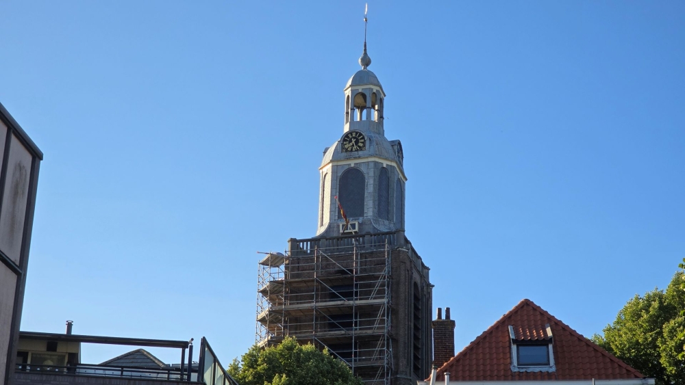 Grote Kerk in de steigers: reiniging, verfwerk en nieuwe leitjes