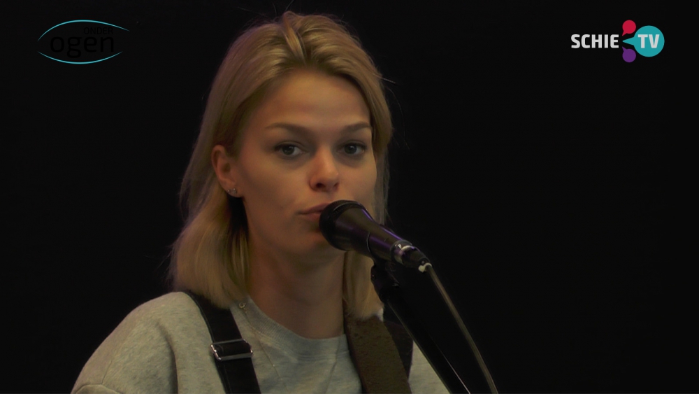 Live optreden Lotte Schuiling met het eigen nummer Wings