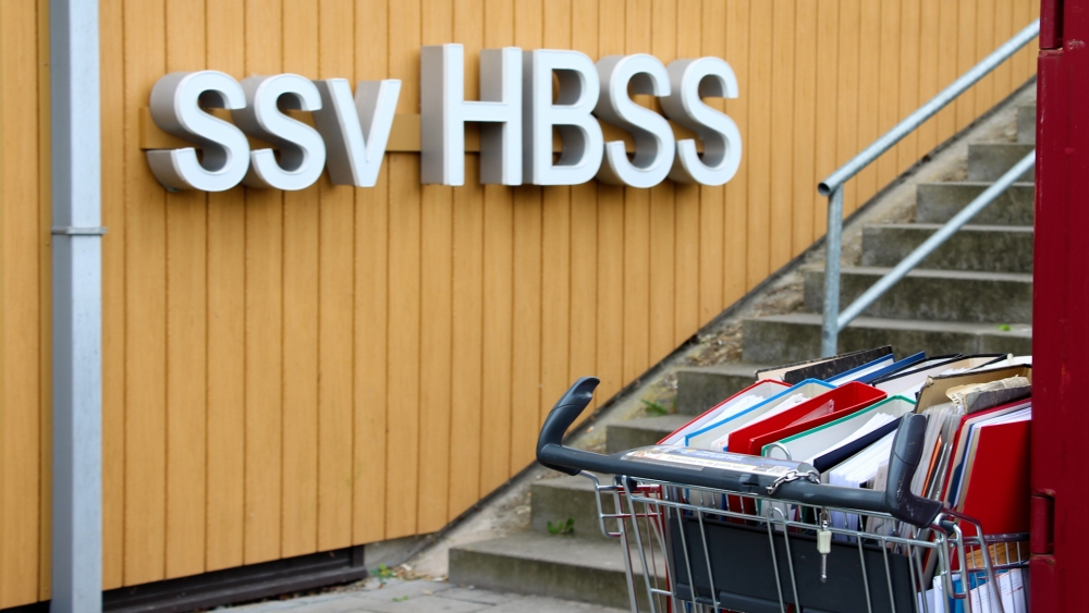 Deurwaarders op de stoep, clubgebouw HBSS helemaal leeg na betalingsachterstanden