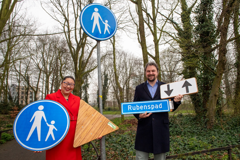 Schiedamse proef met bamboe verkeersborden