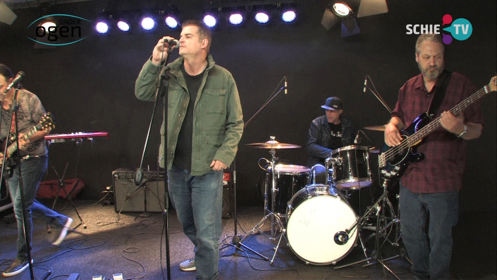 Live optreden van de Amerikaanse band Colossal Street Jam met het nummer Just Take Hold