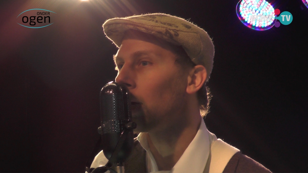 Live optreden van The Legendary Orchestra of Love met het nummer Little Lick of Paint