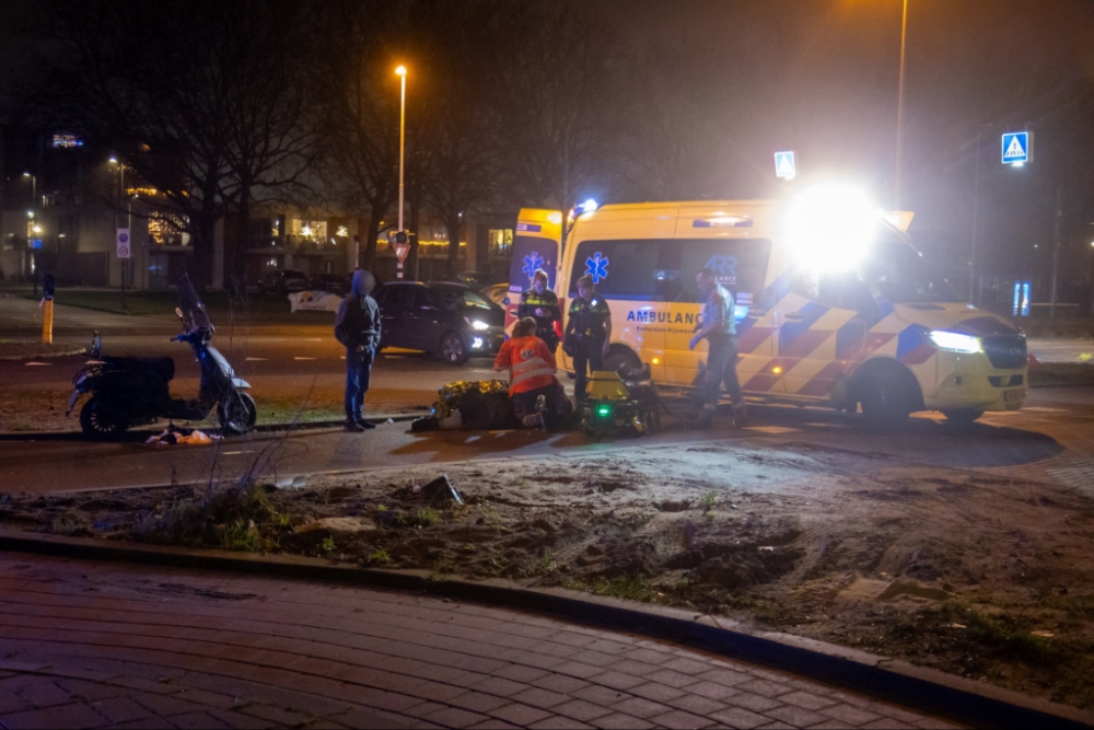 Scooterrijder raakt gewond bij botsing met auto