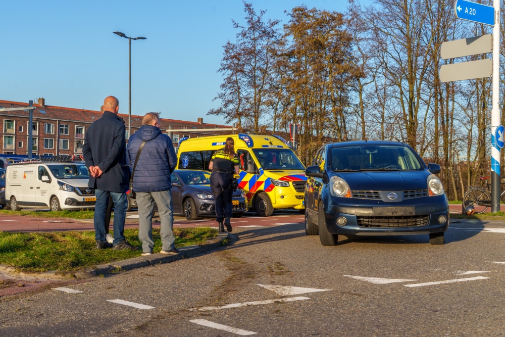 Scooterrijder gewond na ongeval met auto in Vlaardingen