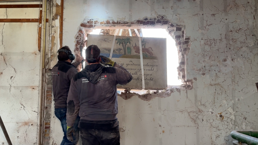 Museum Vlaardingen haalt succesvol geld op voor renovatie van gedenksteen Romi-fabriek