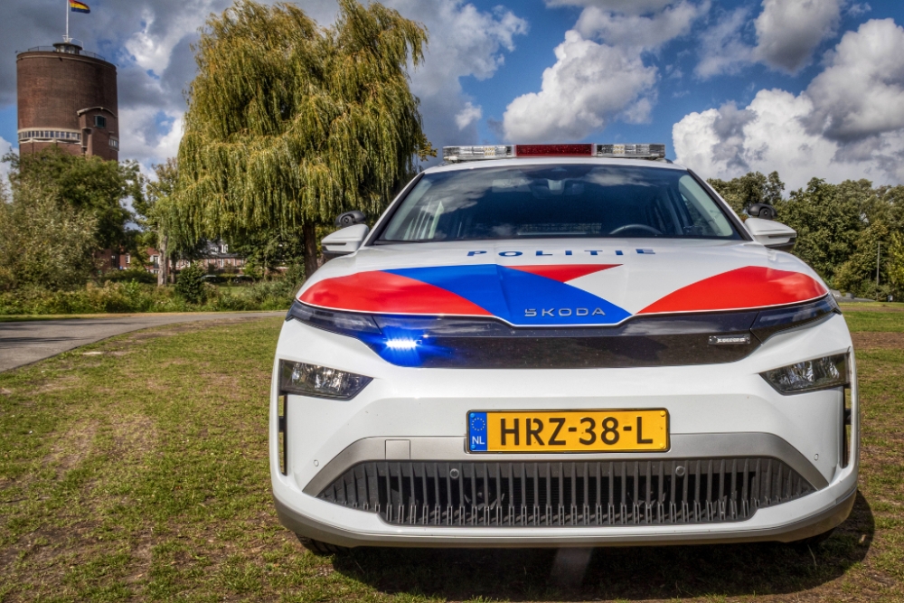 Politie test elektrische Skoda in Vlaardingse wijken om inzetbaarheid te onderzoeken