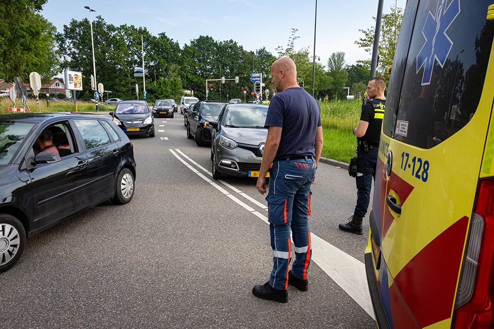 Automobilisten willen dat ambulance uit de weg gaat na aaanrijding