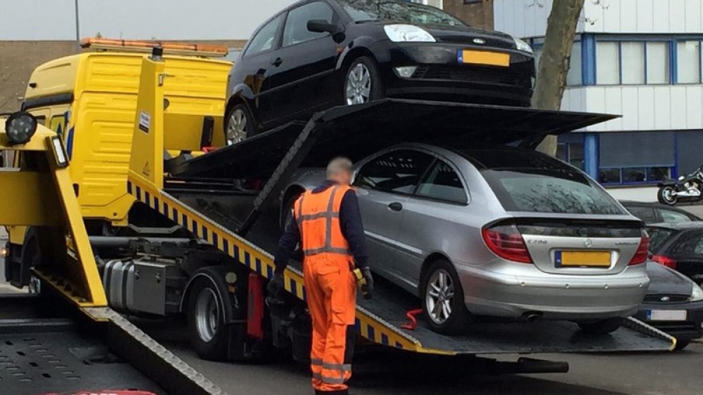 Softdrugs en auto&#039;s in beslag genomen in Spaanse Polder