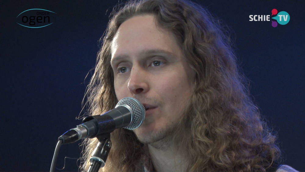 Live optreden van Amado met het nummer Losing You