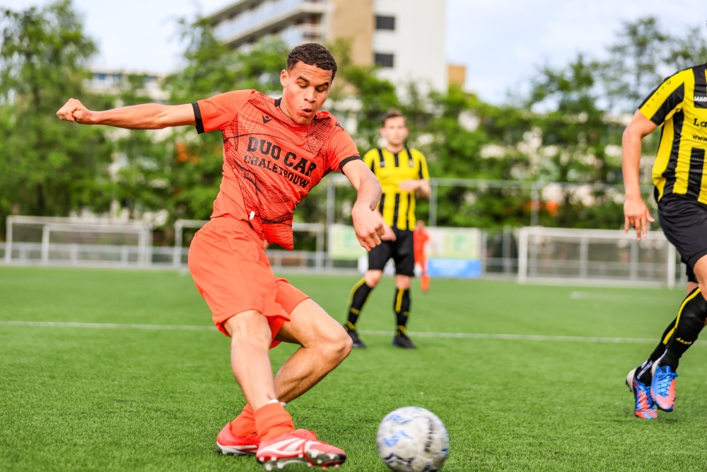 Droomtransfer: Tevin Andrew (17) gaat van Schiedamse 2e klasser naar de Eredivisie