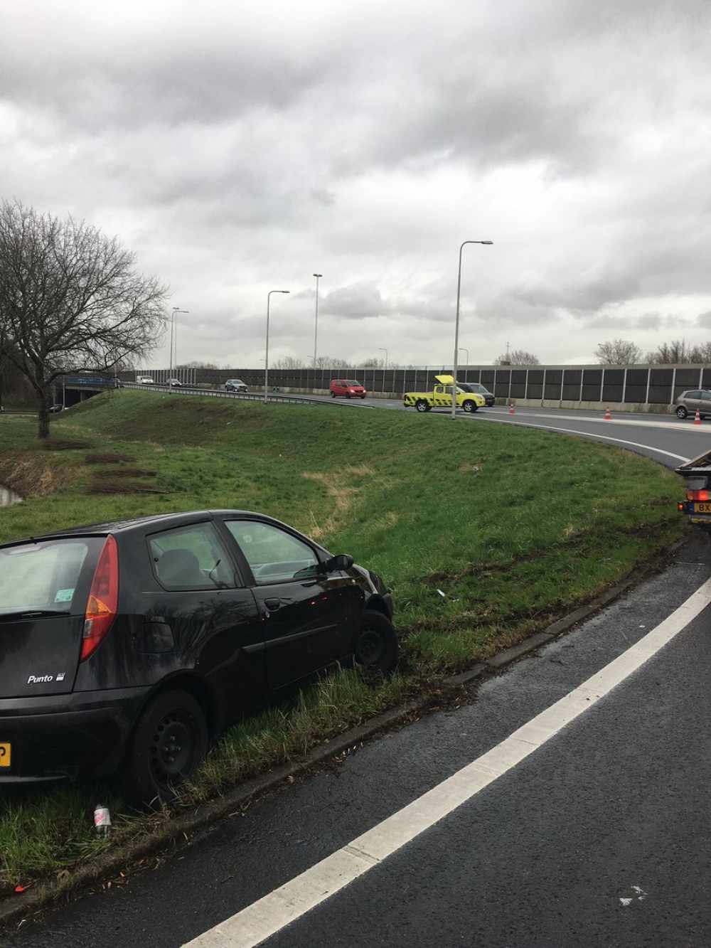 Afslag Schiedam Noord A20 afgesloten nadat de rode kruizen weer werden genegeerd