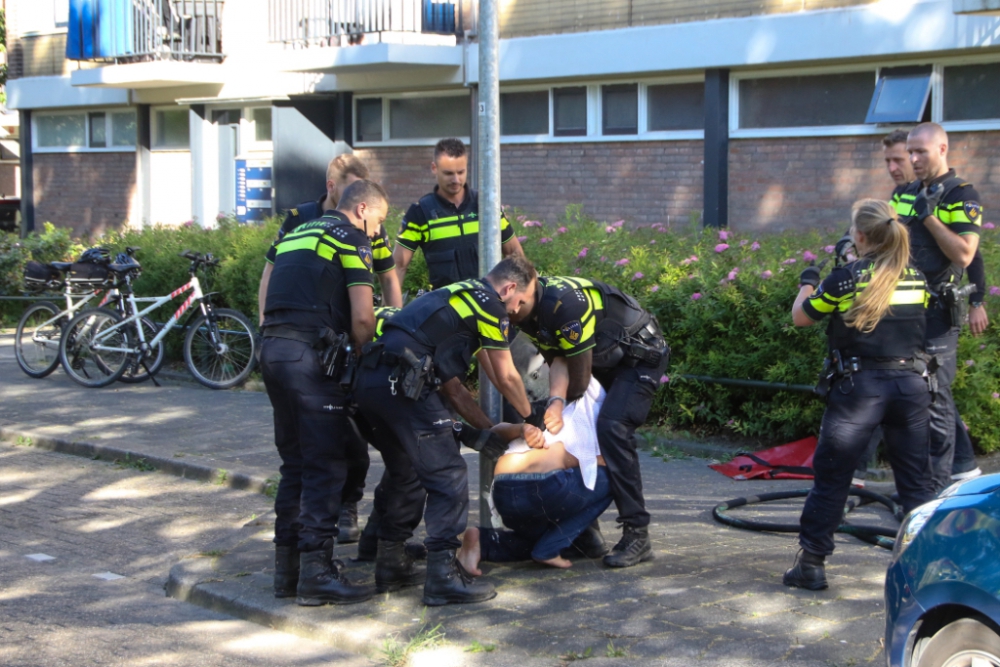 Massale inzet hulpdiensten voor verwarde man