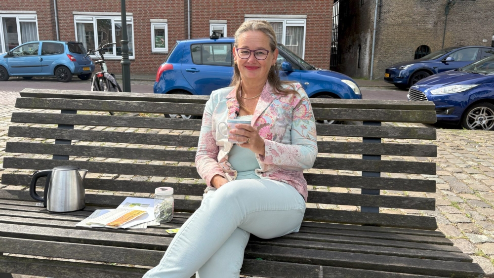 ‘Thee en een vraag, meer heb je niet nodig’: Marijn Poel verbindt Schiedammers