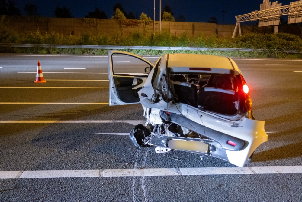 Forse schade door aanrijding op de snelweg