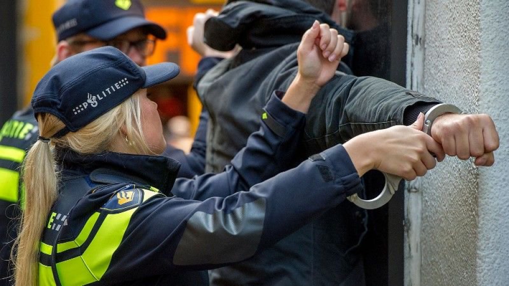 Schiedammer aangehouden voor gewapende overval op bestelbus