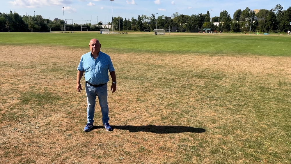 Sportvelden van verenigingen drogen uit door sproeiverbod: ‘Zorgelijke situatie’