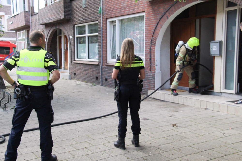 Brand in overkapping woning