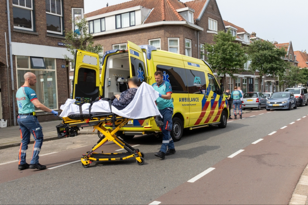 Botsing tussen fietser en auto in De Gorzen, vrouw gewond