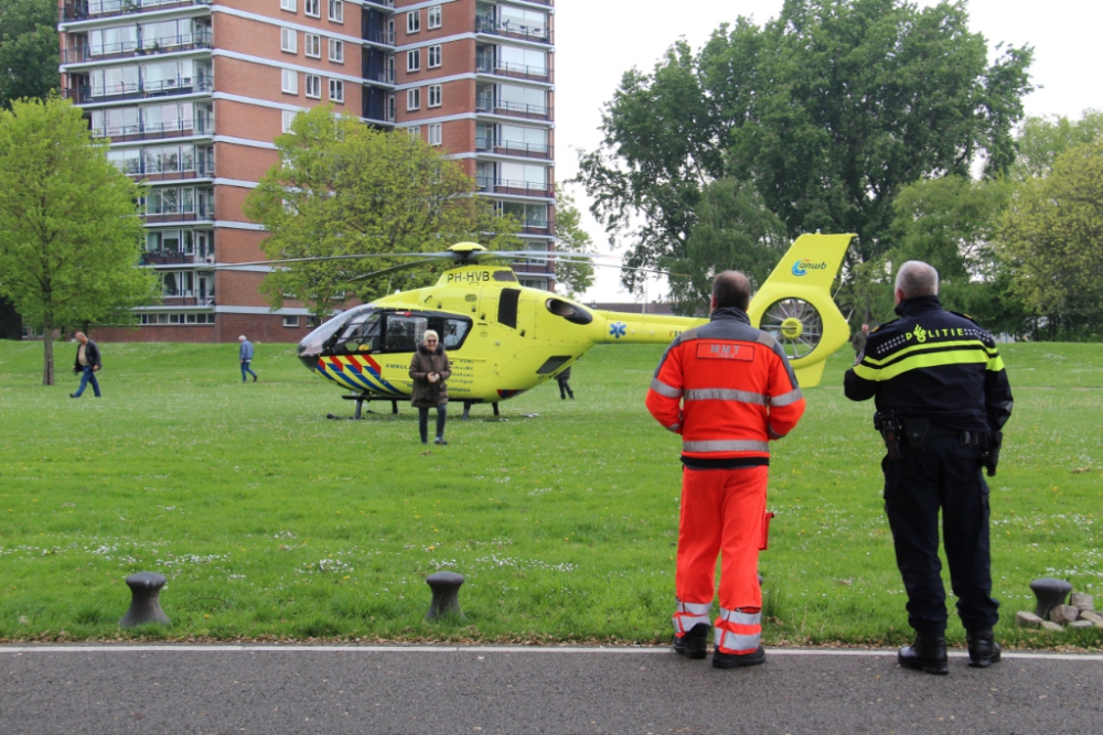 Traumahelikopter landt op Maasboulevard