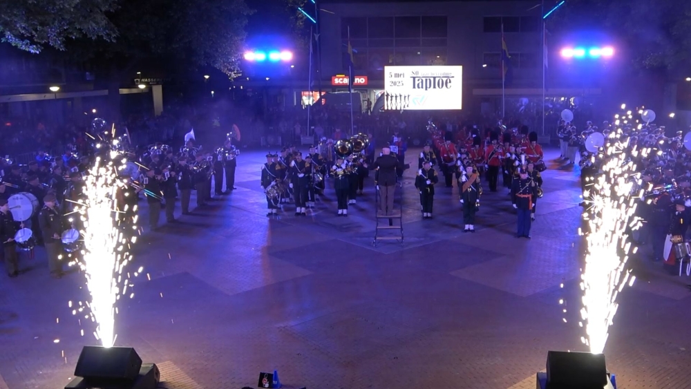 Dans, fanfare en een fietsende band; dit was de Vlaardingse bevrijdingstaptoe 2025