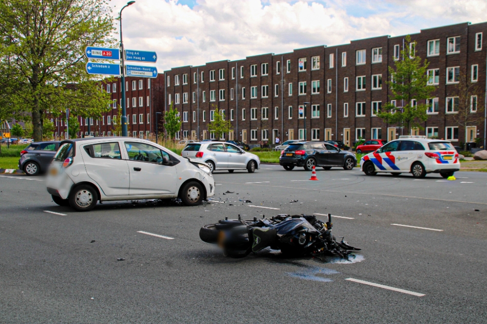 Motorrijder raakt zwaargewond bij aanrijding met auto