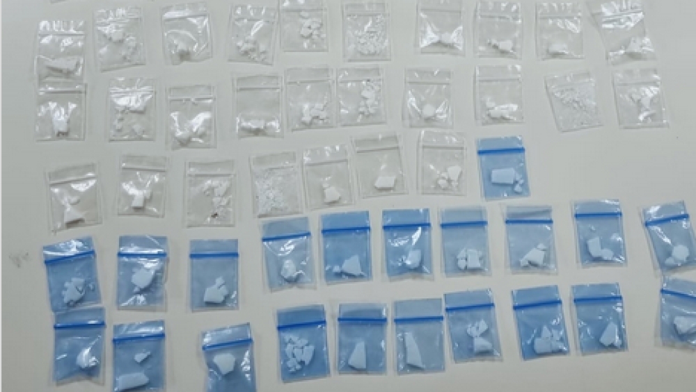 Drugsdealer verkoopt zakjes cocaïne-met uit onderbroek