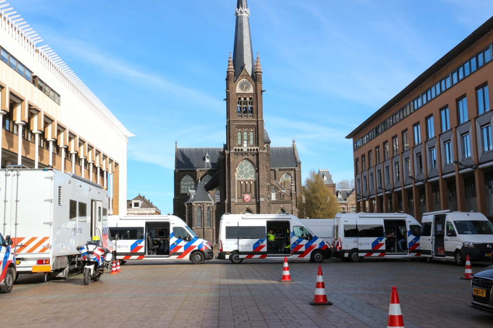 Politie houdt grote verkeerscontrole op Stadserf Schiedam