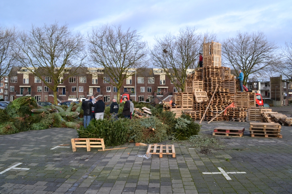 De opbouw van Marktbuurt Kerstbomenjacht in het jaar 2013-2014