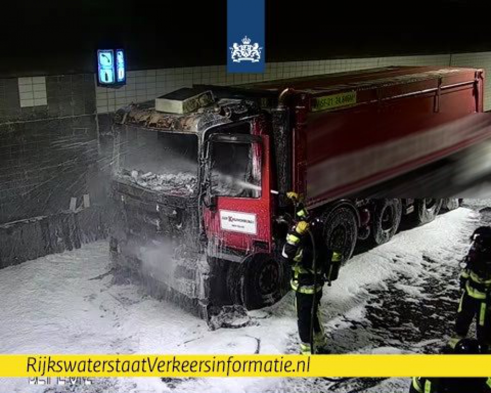 Beneluxtunnel weer open na vrachtwagenbrand