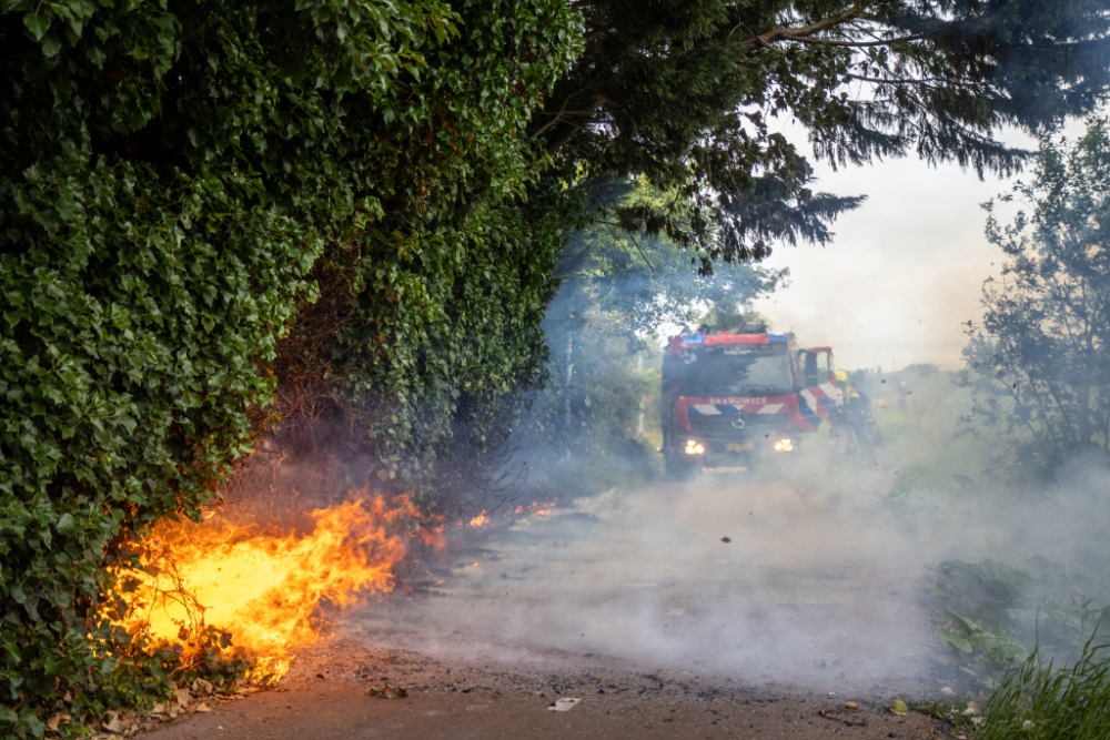 Bermbrand breidt zich snel uit door droogte