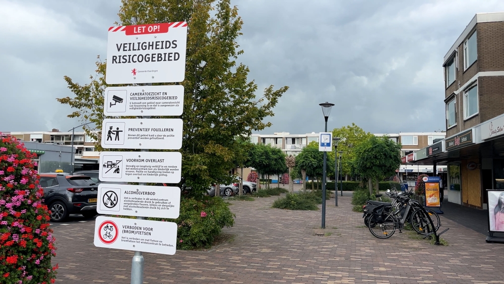 Grote waarschuwingsborden geven nu grenzen van veiligheidsrisicogebied Holiërhoek aan