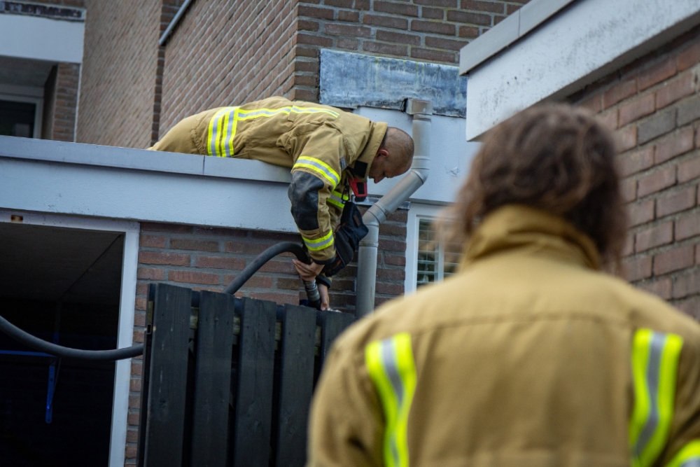 Brandweer rukt uit voor brand tussen twee schuurtjes