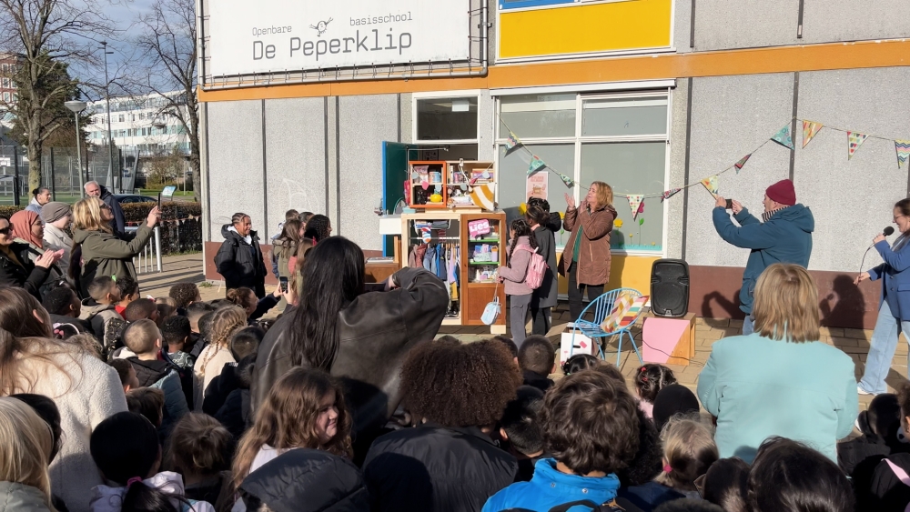Basisschool De Peperklip opent speciale kast om delen makkelijker te maken