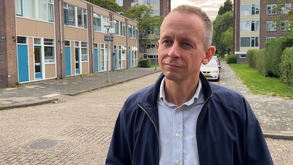 Vlaardings SP-raadslid Arnout Hoekstra verkenner in Schiedam