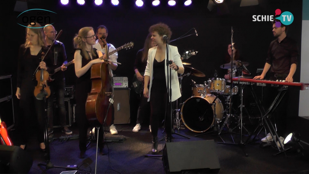 Live optreden Chris Vansen met het nummer Payback Song