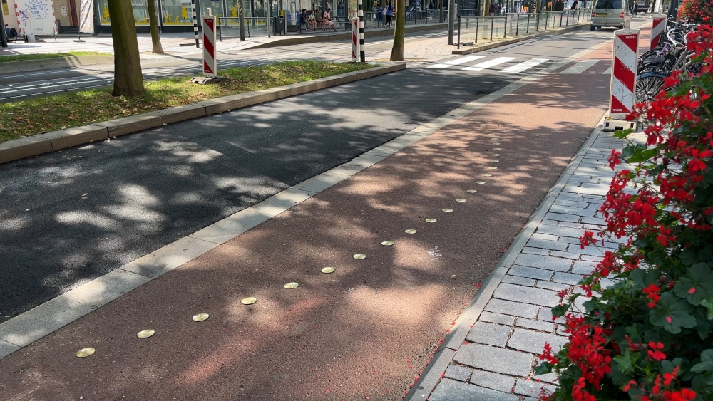 Gemeente Schiedam verwijdert molensteentjes op Broersvest voor Tour de Femmes