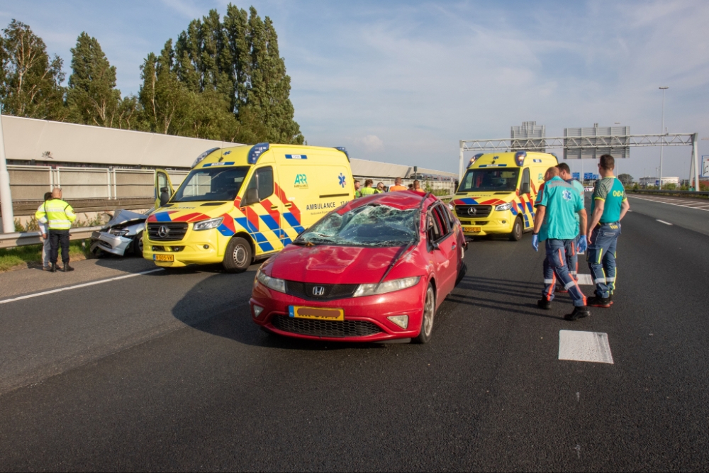 Beneluxtunnel dicht door ongeval waarbij meerdere auto&#039;s zijn betrokken