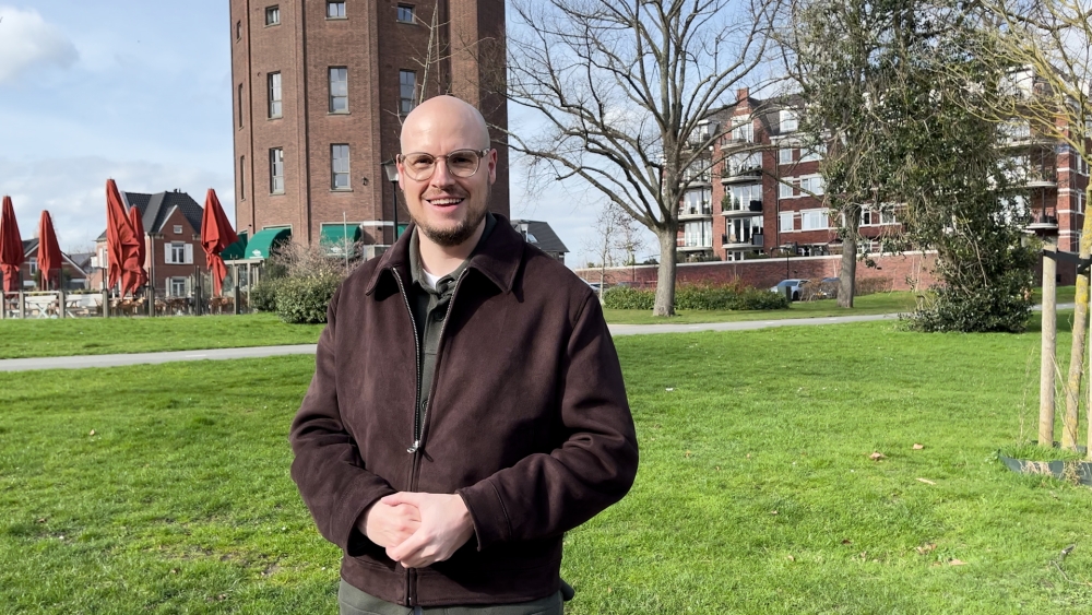 Vlaardingse Benjamin Simon zamelt gehoorapparaten in voor Afrikaanse kinderen