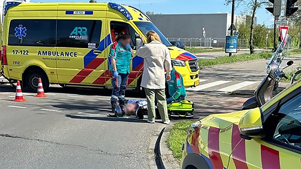 Gewonde bij aanrijding scooter met fiets