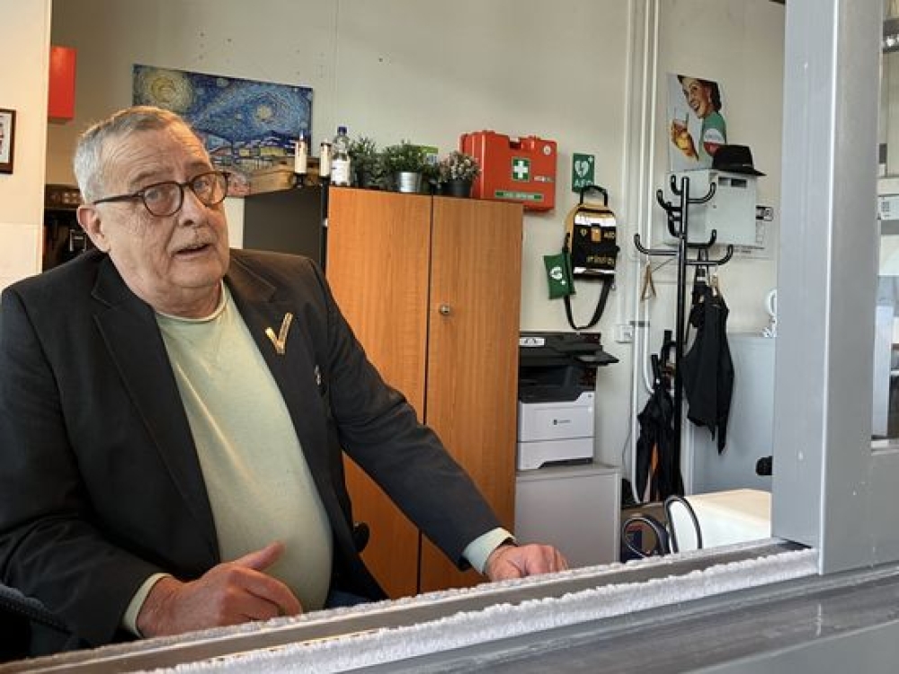 Vlaardinger Piet (72) leerde Bruce Springsteen Nederlands en trapte een balletje met Take That
