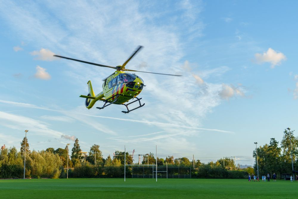 Traumahelikopter ingezet voor medische noodsituatie op fietsviaduct Sportpad
