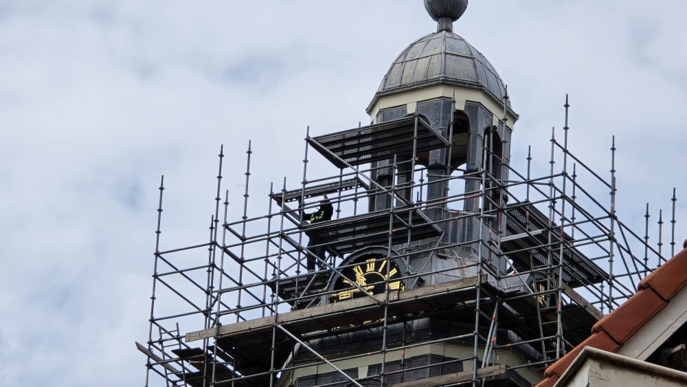 Vlaardingse kerkklok niet meer bij de tijd, klok loopt voor óf achter