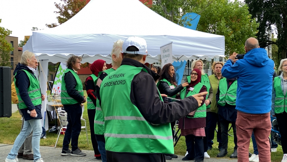 “Eenzaamheid is een groot probleem in Schiedam”, ‘Week van het Geluk’ trapt af in Groenoord