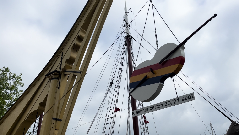 Nieuwe editie Kraanconcerten: De Kast treedt op in Vlaardingse haven