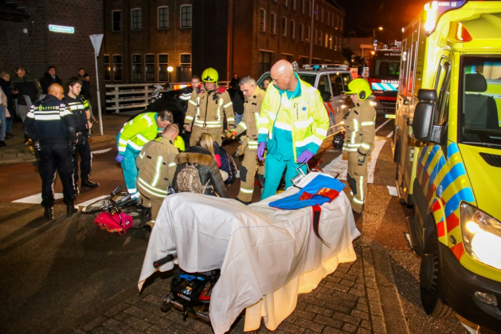 Hulpdiensten rukken uit voor jong meisje met voet vast in fiets