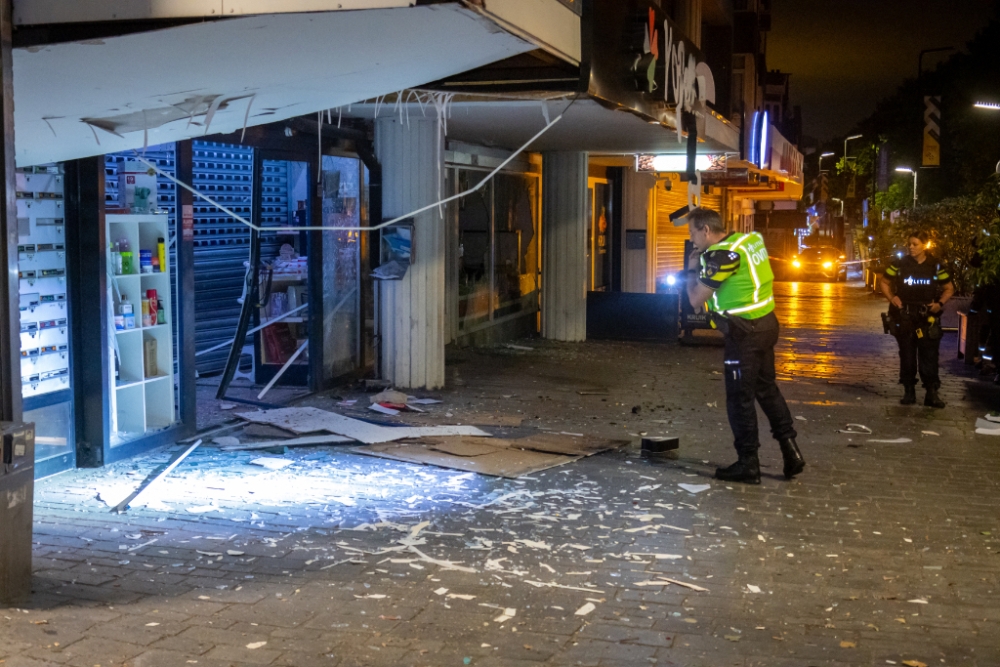 Explosie bij winkel Broersvest, ramen van meerdere winkels aan diggelen