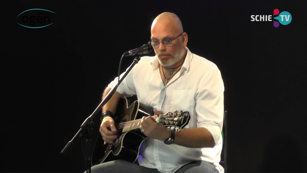 Live optreden Rob Hendrikse met het eigen nummer Tears