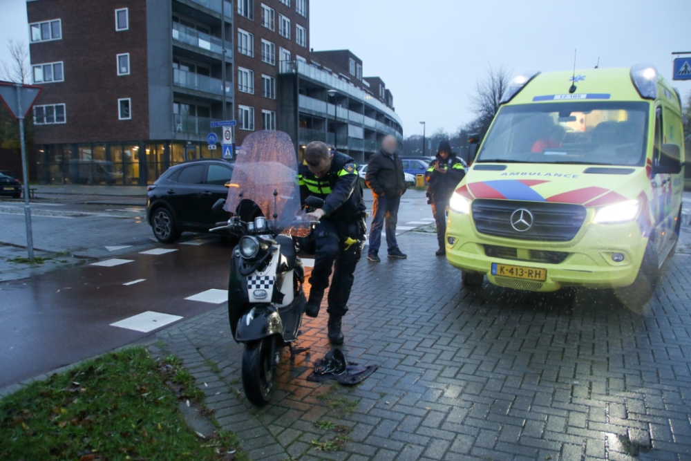 Scooter aangereden door auto in Schiedam