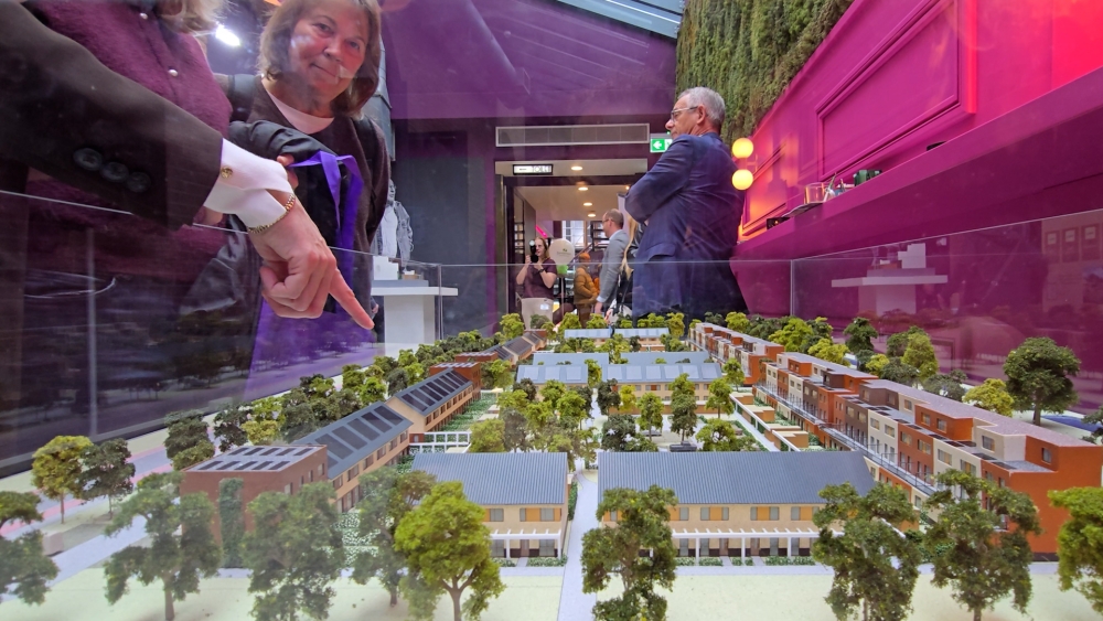 Praten met ontwikkelaars en wijzen naar maquettes: ‘Woonbeurs is gewoon een beleving’