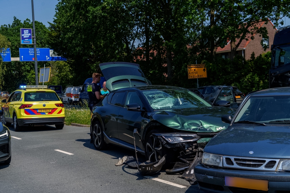Twee auto's beschadigd bij ongeval op Marathonweg in Vlaardingen